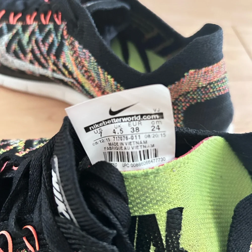 Nike Size 7 Women’s Free 4.0 Flyknit Running shoes - Picture 4 of 4